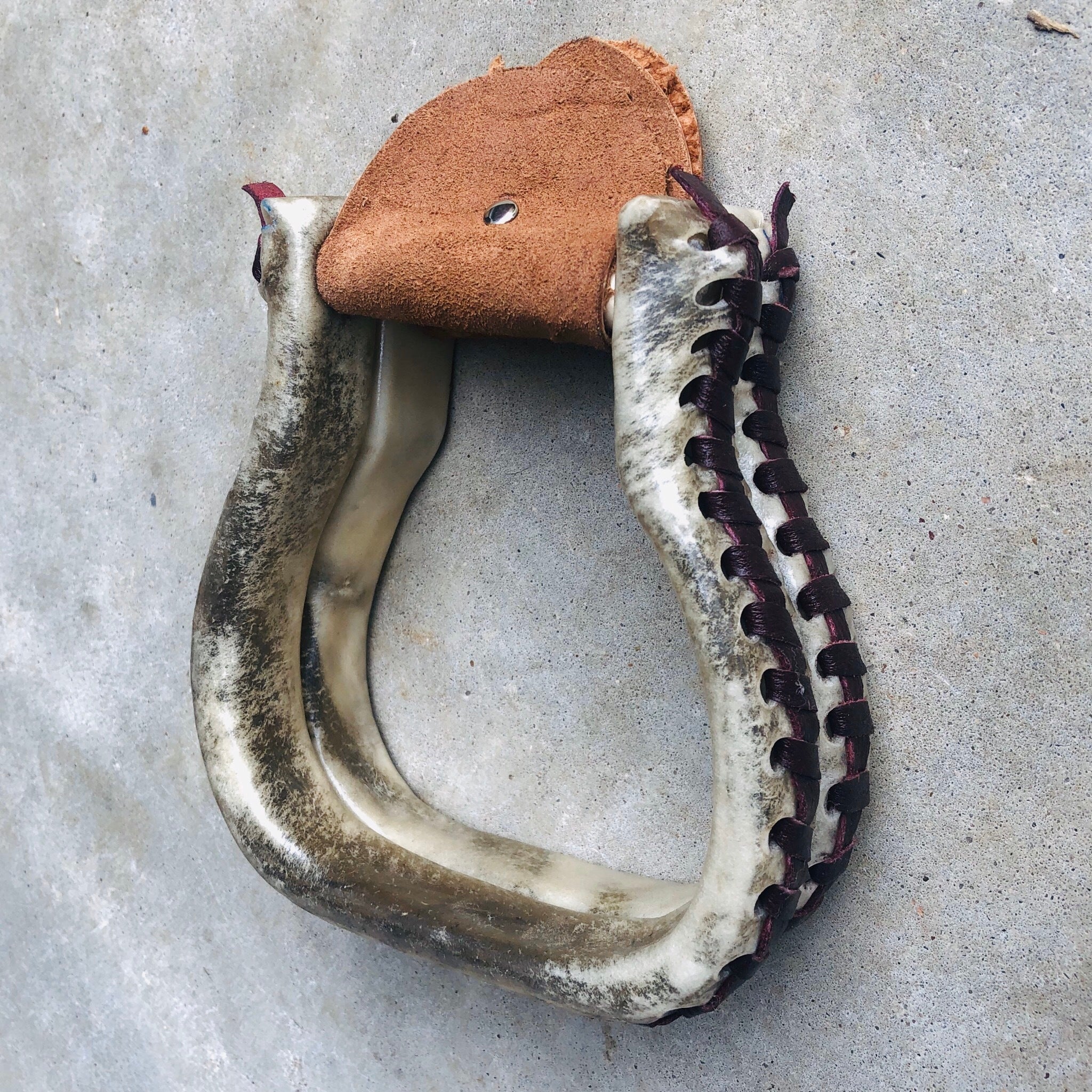 Oxbow Flat Bottom Stirrups Rawhide With Leather Lacing