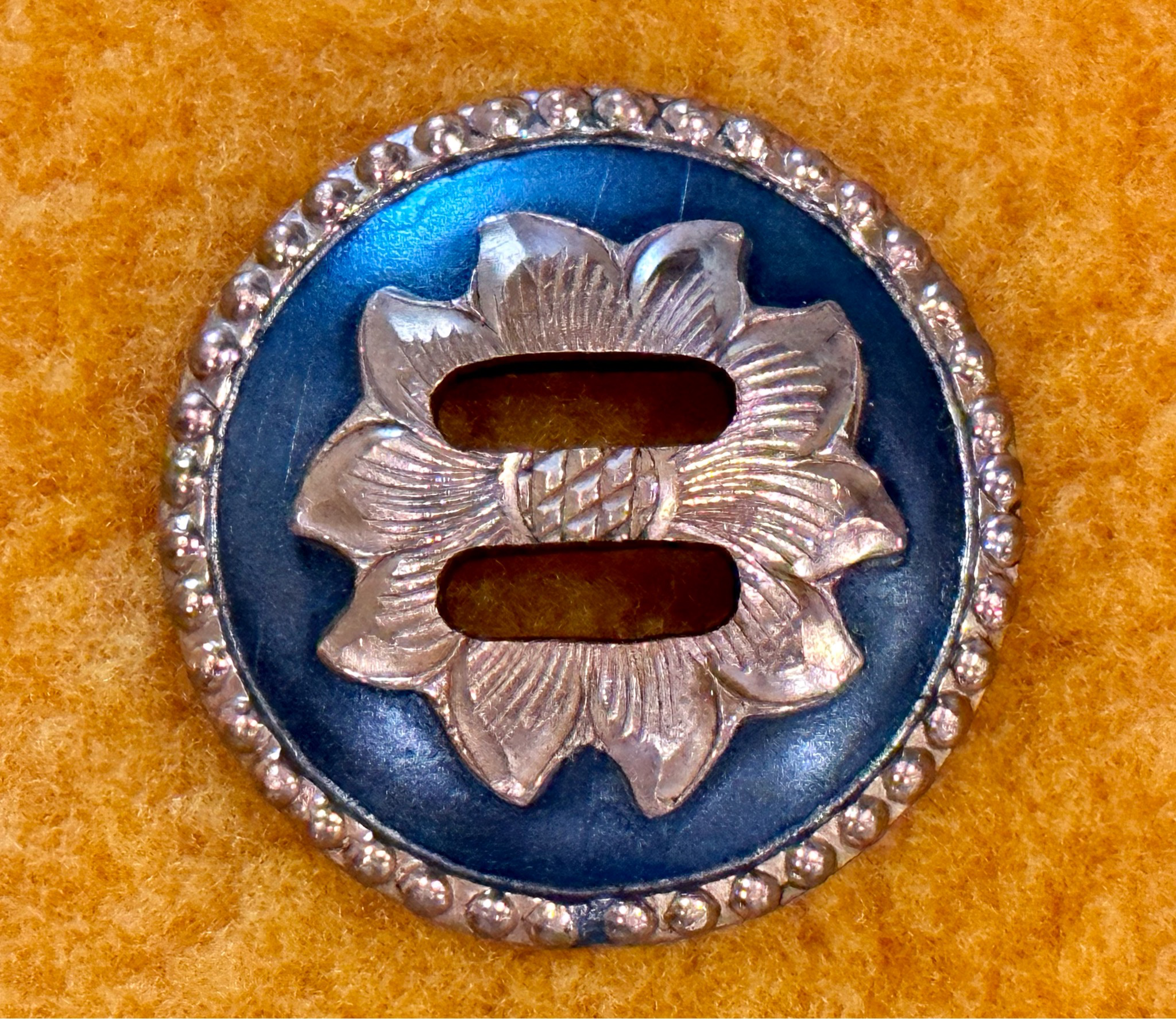 Saddle Concho Round In Metallic Anthracite Finish With Copper Tone Flower And Rope Edge Border