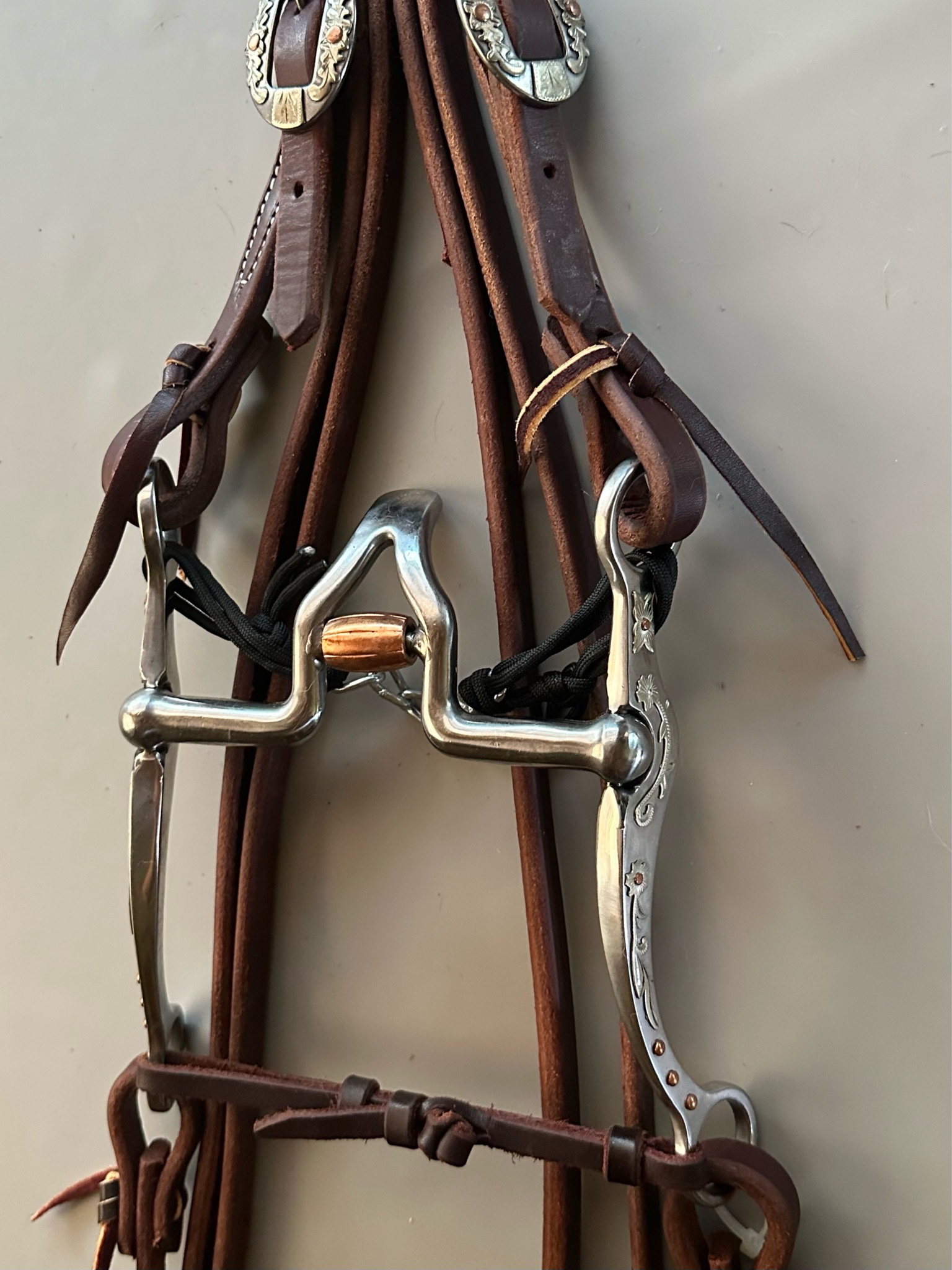 Complete Western Bridle With Ball Hinge Chicken Choker Port Bit Stamped Hj Premium Headstall & Weighted Bottom Split Reins Width