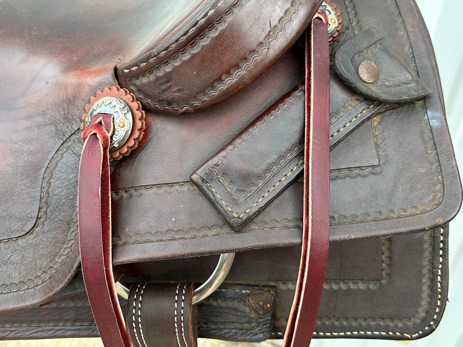 Robert Teskey Elite cowHorse Saddle with a 16- inch Padded Suede Seat in Medium Finish 3012